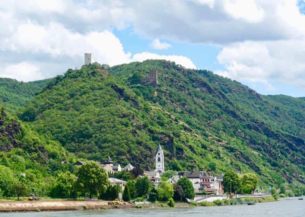 A picture of Sterrenberg Castle along the Rhine River in Germany