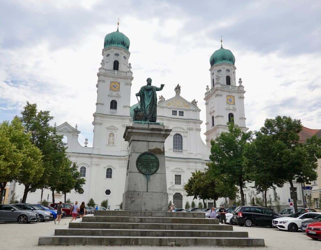 A picture of St. Stephan's Cathedral in Passau, Germany