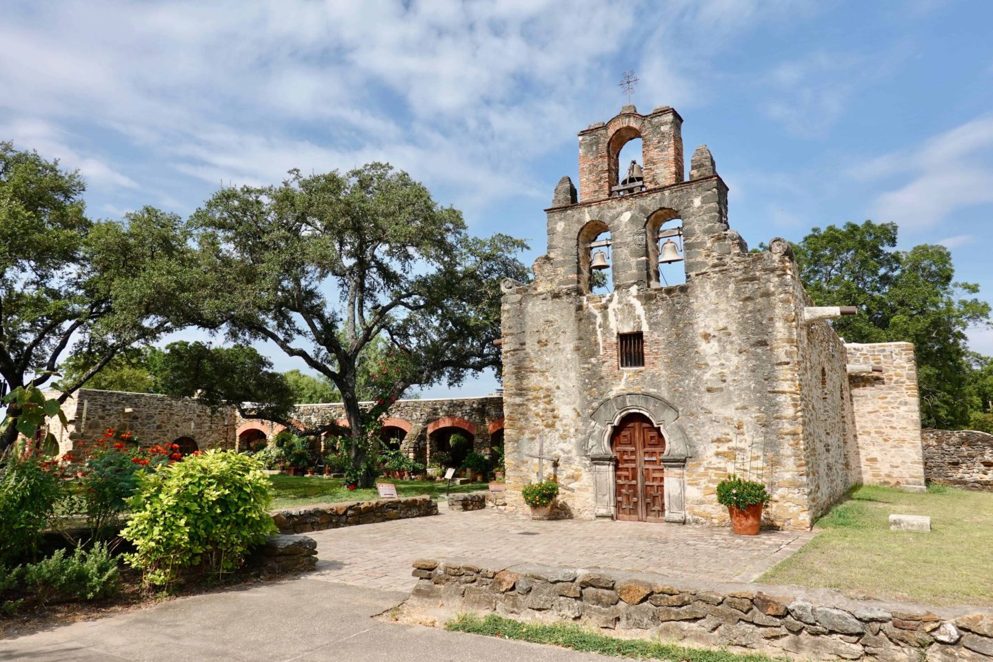 A picture of the exterior of the church at Mission Espada in San Antonio, Texas.