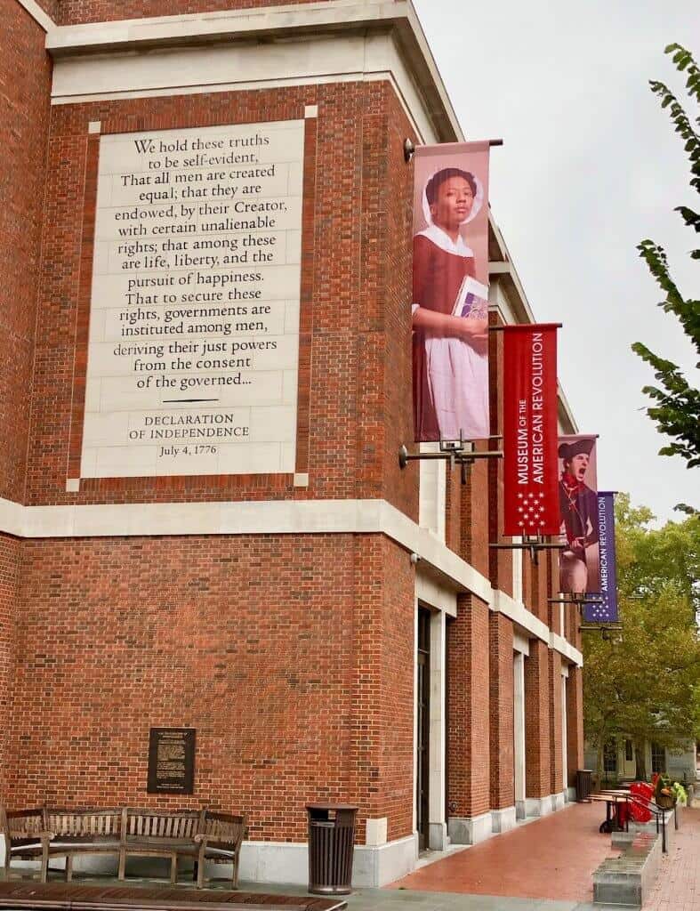 A picture of the outside of the Museum of the American Revolution in Philadelphia, Pennsylvania.