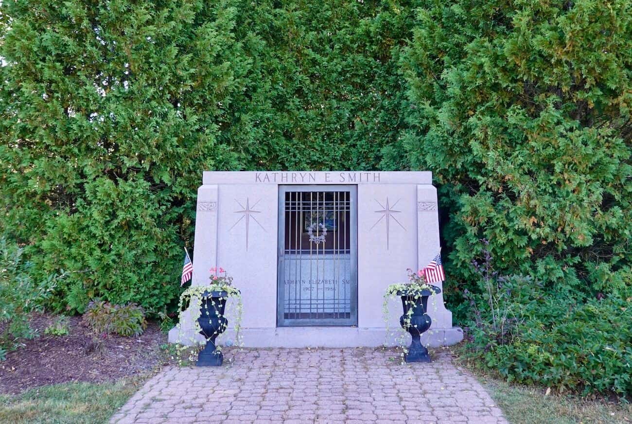 A picture of the mausoleum holding Kate Smith's casket in Lake Placid.