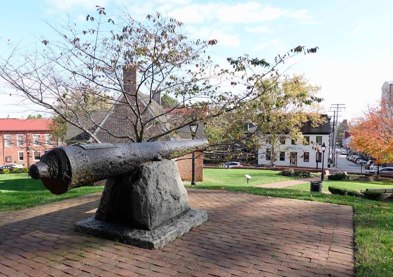 A cannon from the 17th century sits at the Maryland State House.
