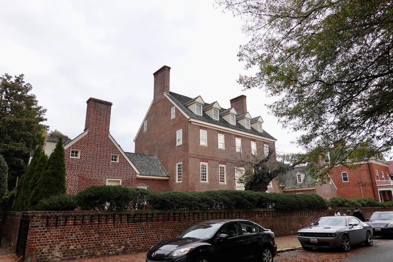 The William Paca house and a centuries-old tree sits behind a wall in Annapolis.