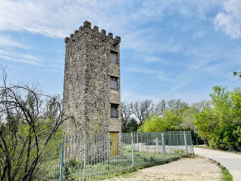 Eisenhower Park, San Antonio - Oh, Say Can You See?! - Travel with Lolly